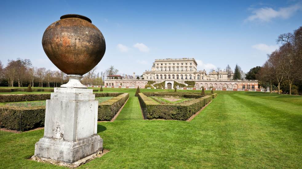 Cliveden house garden